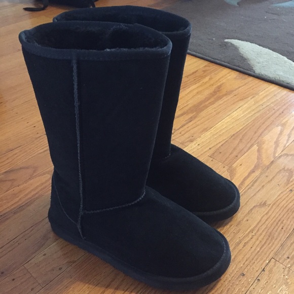 UGG Shoes - Ugg boots 5815 sz 10 excellent condition